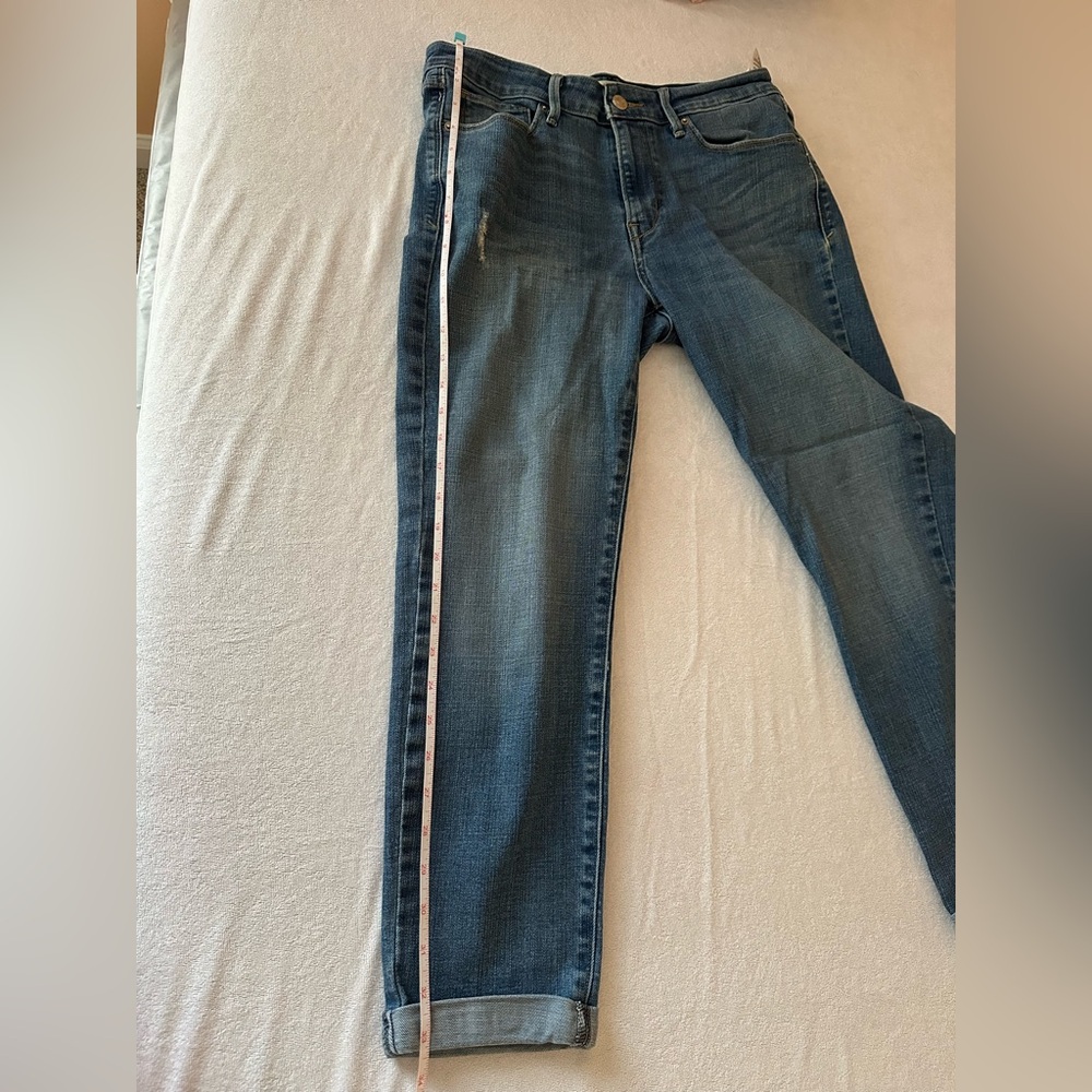 Levi’s Mid Rise Cuffed Jeans - Picture 7 of 8